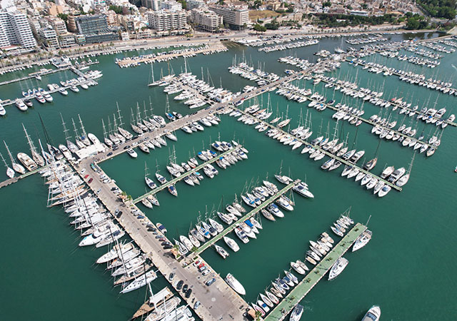 drohnen_eventfotos_05 hafen von vielen segelyachten aus der luft fotografiert