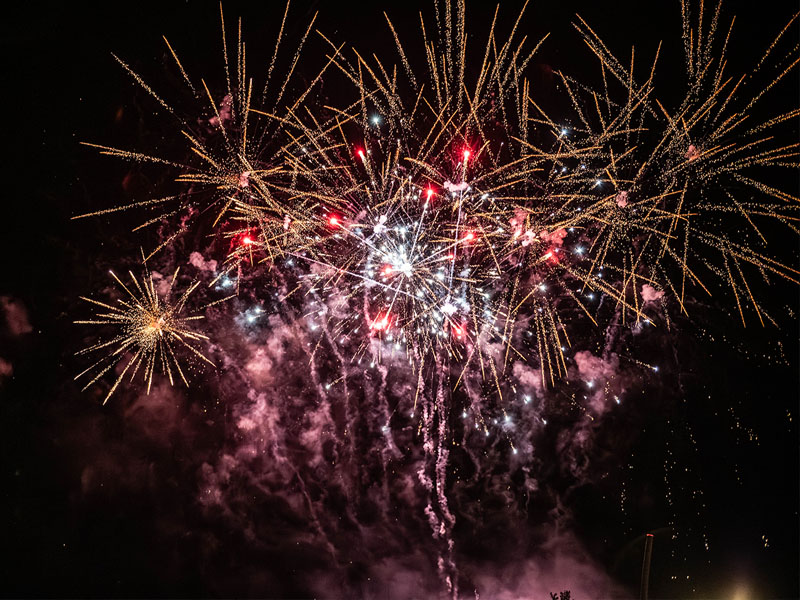 feuerwerk, viele raketen